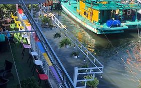Ven Sông Homestay